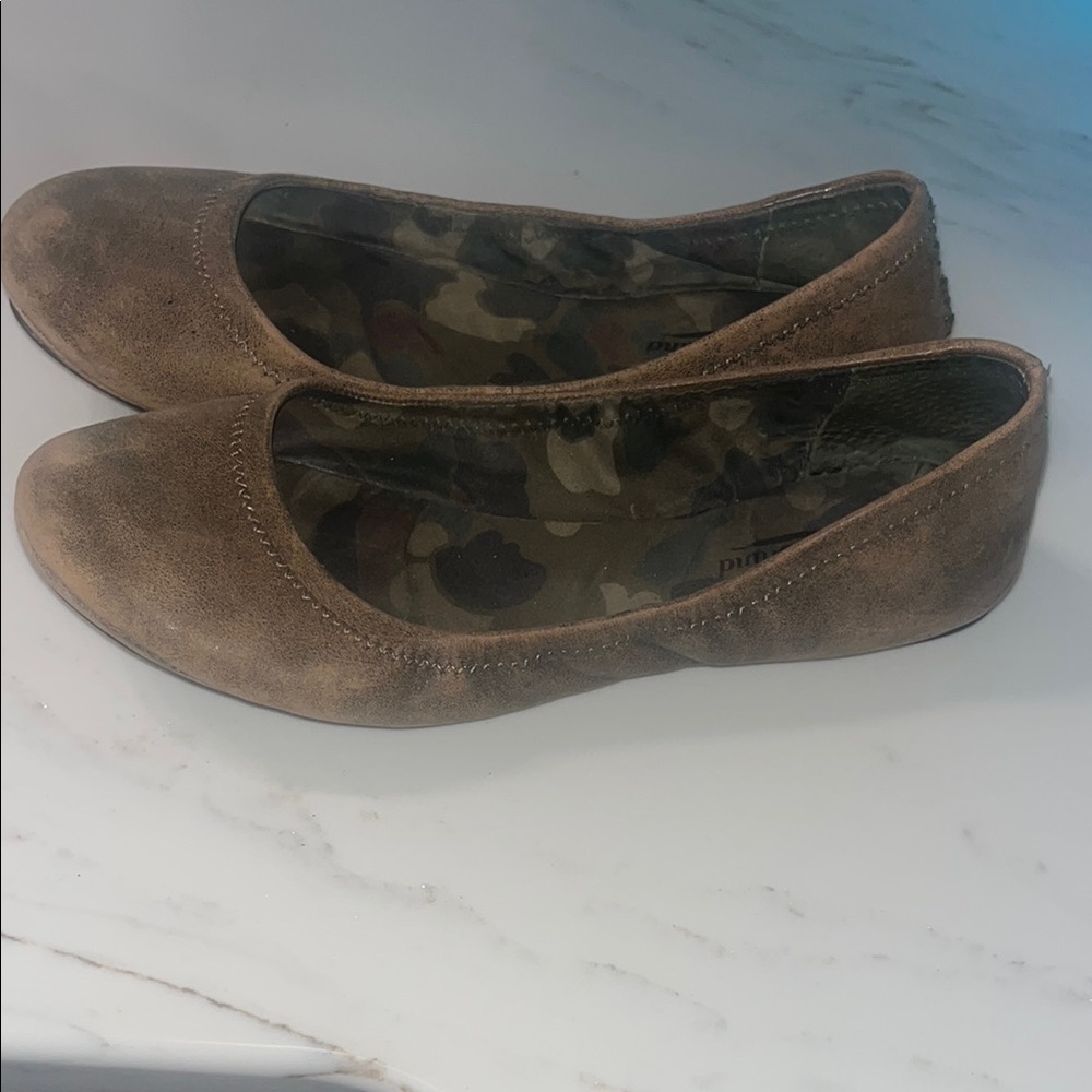 Lucky Brand Brown Suede Flats Women's  Size 7 camo green